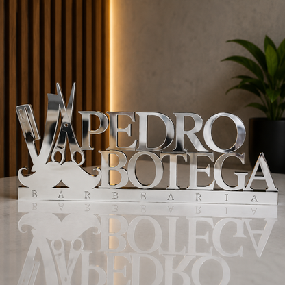 Destaque o estilo e a identidade da sua barbearia com o Letreiro de Mesa em Acrílico Personalizado. Ideal para balcões, recepções e espaços de atendimento, ele ajuda a deixar o ambiente mais moderno, sofisticado e com a personalidade da sua marca.
