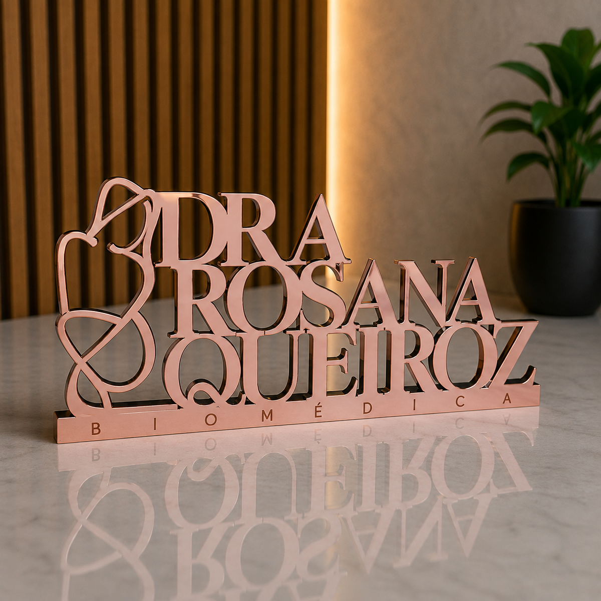 Destaque sua profissão com elegância e personalidade. O Letreiro de Mesa em Acrílico Personalizado para Biomedicina é ideal para consultórios, clínicas, laboratórios, recepções, escritórios e espaços profissionais.