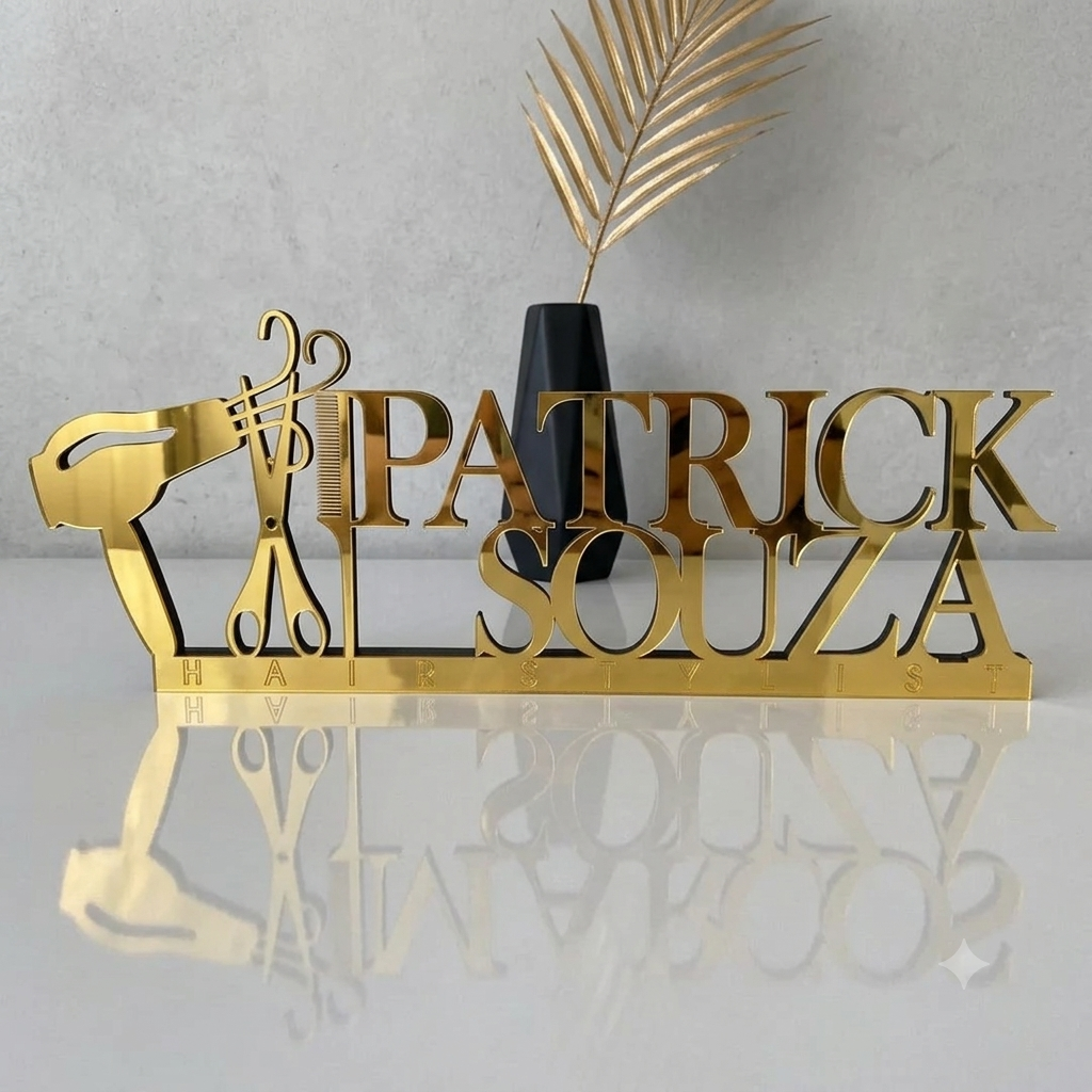 Destaque o seu salão com elegância e profissionalismo. O Letreiro de Mesa em Acrílico Personalizado é ideal para cabeleireiros, salões de beleza, barbearias e espaços de atendimento.