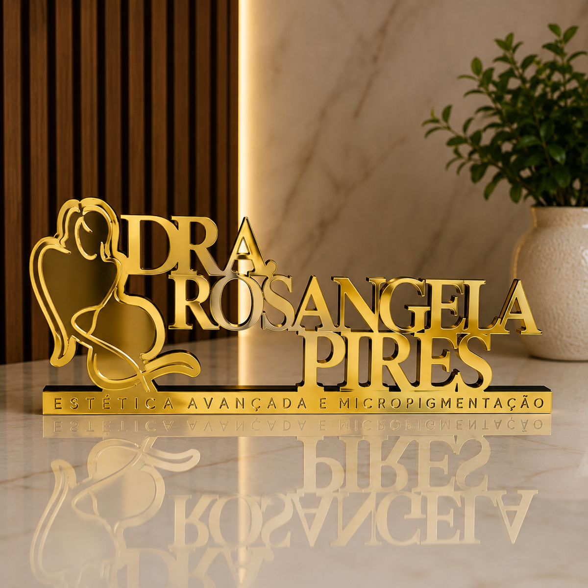 Letreiro de mesa em acrílico personalizado para clínicas de estética, salões e profissionais da beleza. Design sofisticado, corte a laser e produção sob medida.