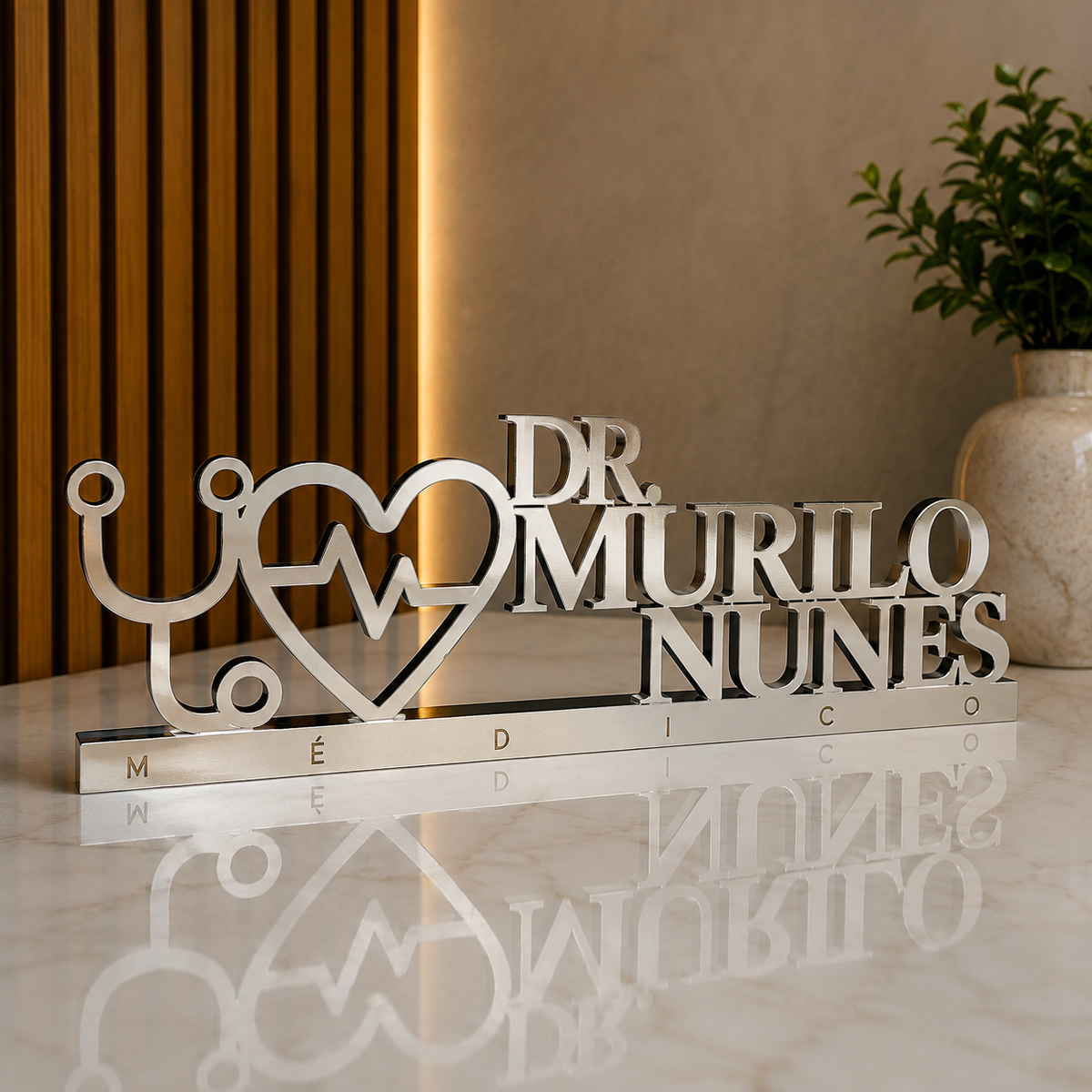 Letreiro de mesa em acrílico personalizado para médicos e consultórios. Ideal para nome e especialidade, com design sofisticado e corte a laser.