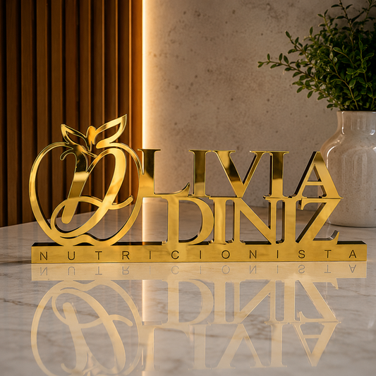 Letreiro de mesa em acrílico personalizado para nutricionista. Ideal para consultórios, clínicas e recepções. Design moderno, corte a laser e acabamento sofisticado.