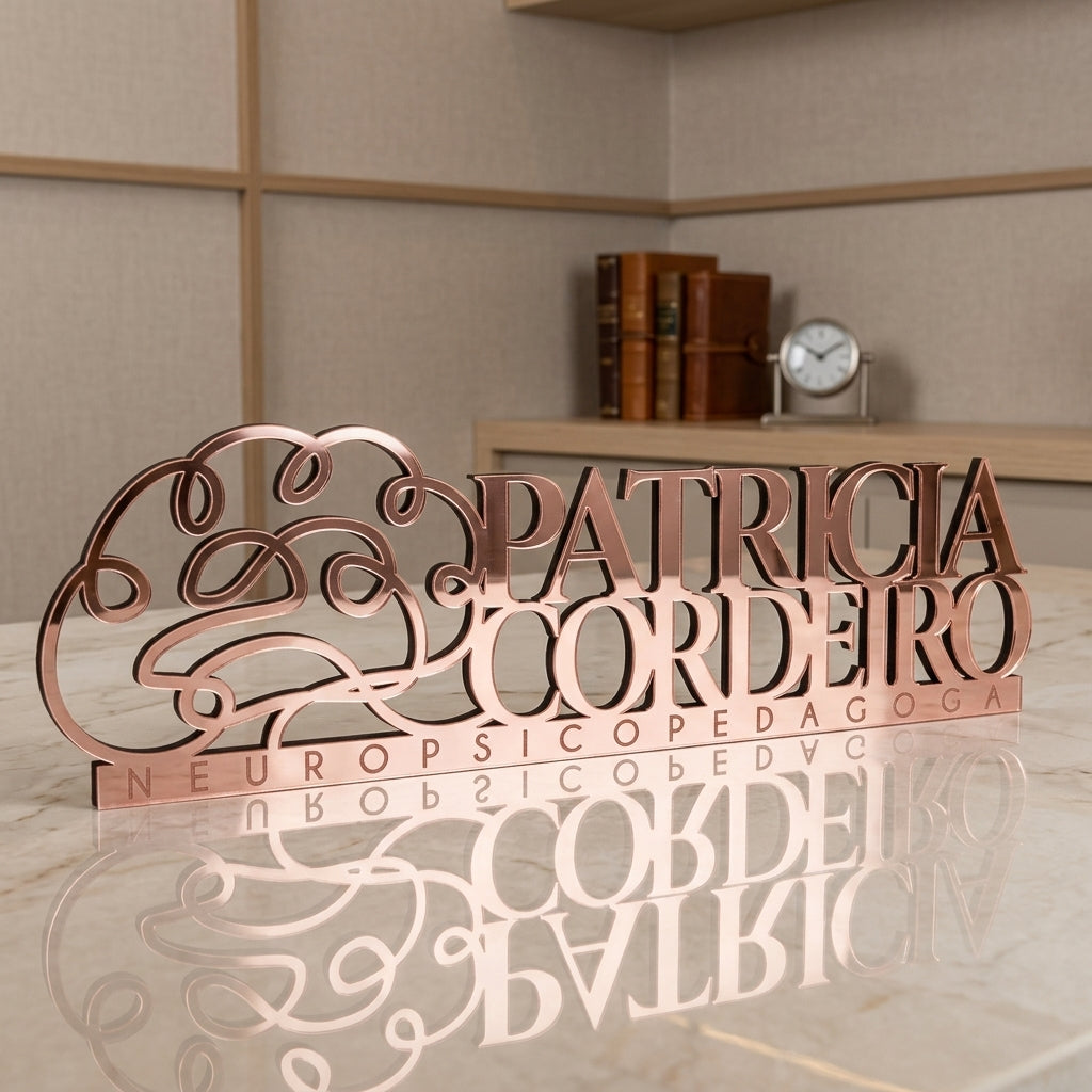 Letreiro de mesa em acrílico personalizado para psicólogos e consultórios. Ideal para recepção, mesa de atendimento e ambientes profissionais. Produção a laser.