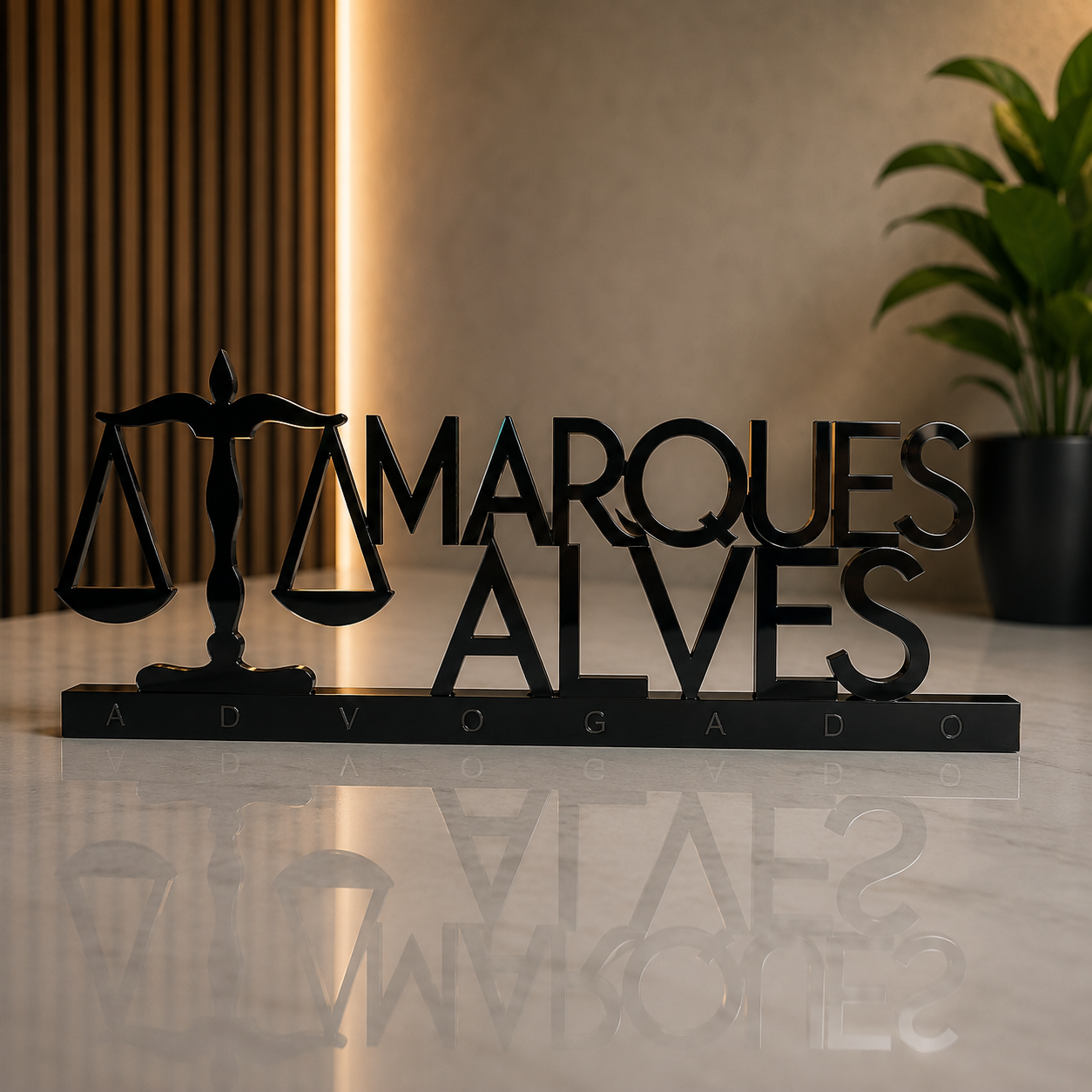 Letreiro de mesa em acrílico personalizado para advogados e escritórios de advocacia. Design elegante e profissional, produzido com corte a laser.