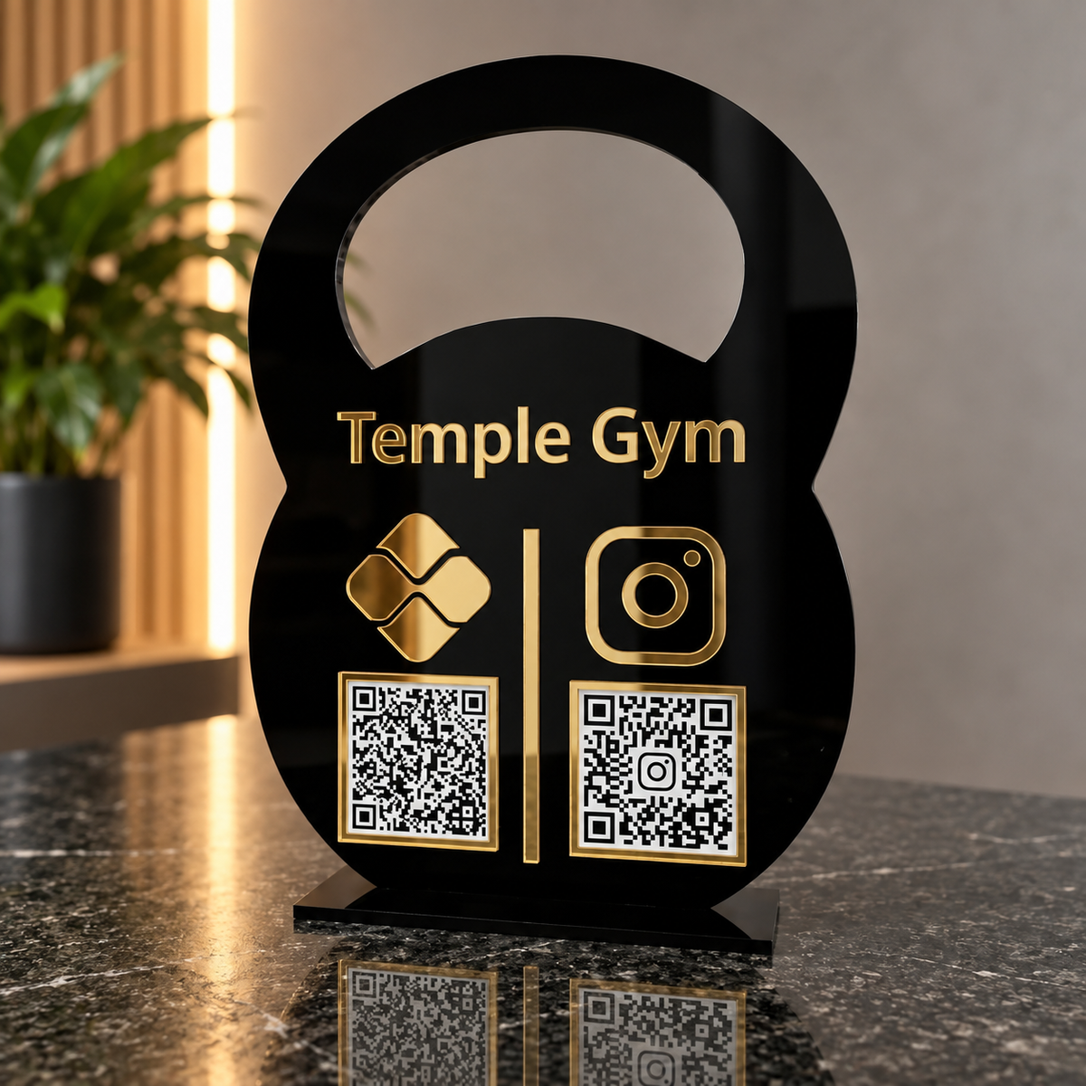 Placa Display 2 QR Code em acrílico musculação CrossFit personalizado com logotipo. Ideal para Pix, Instagram, WhatsApp, Wi-Fi, Google Avaliações e cardápios digitais. Compacta, moderna e produzida sob medida.