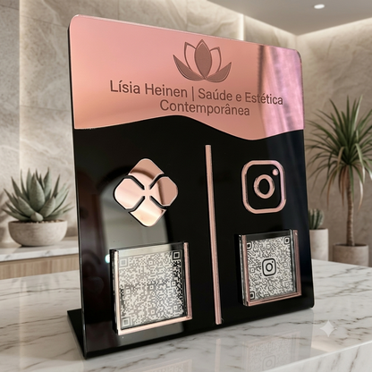 Placa Display 2 QR Code em acrílico gravação personalizada com logotipo. Ideal para Pix, Instagram, WhatsApp, Wi-Fi, Google Avaliações e cardápios digitais. 