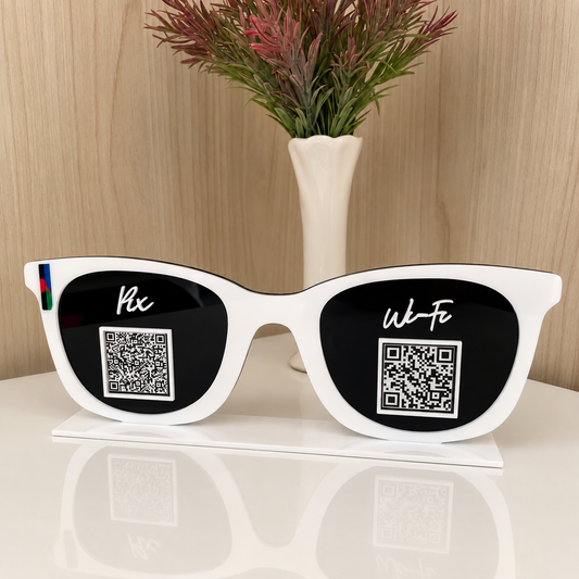 Placa Display 1 QR Code em acrílico óculos personalizada com logotipo. Ideal para Pix, Instagram, WhatsApp, Wi-Fi, Google Avaliações e cardápios digitais. Compacta, moderna e produzida sob medida.