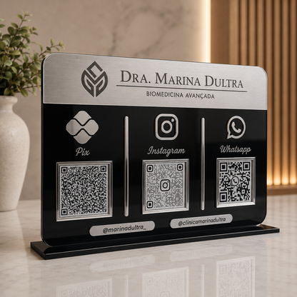 Placa Display 3 QR Code em acrílico gravação personalizada com logotipo