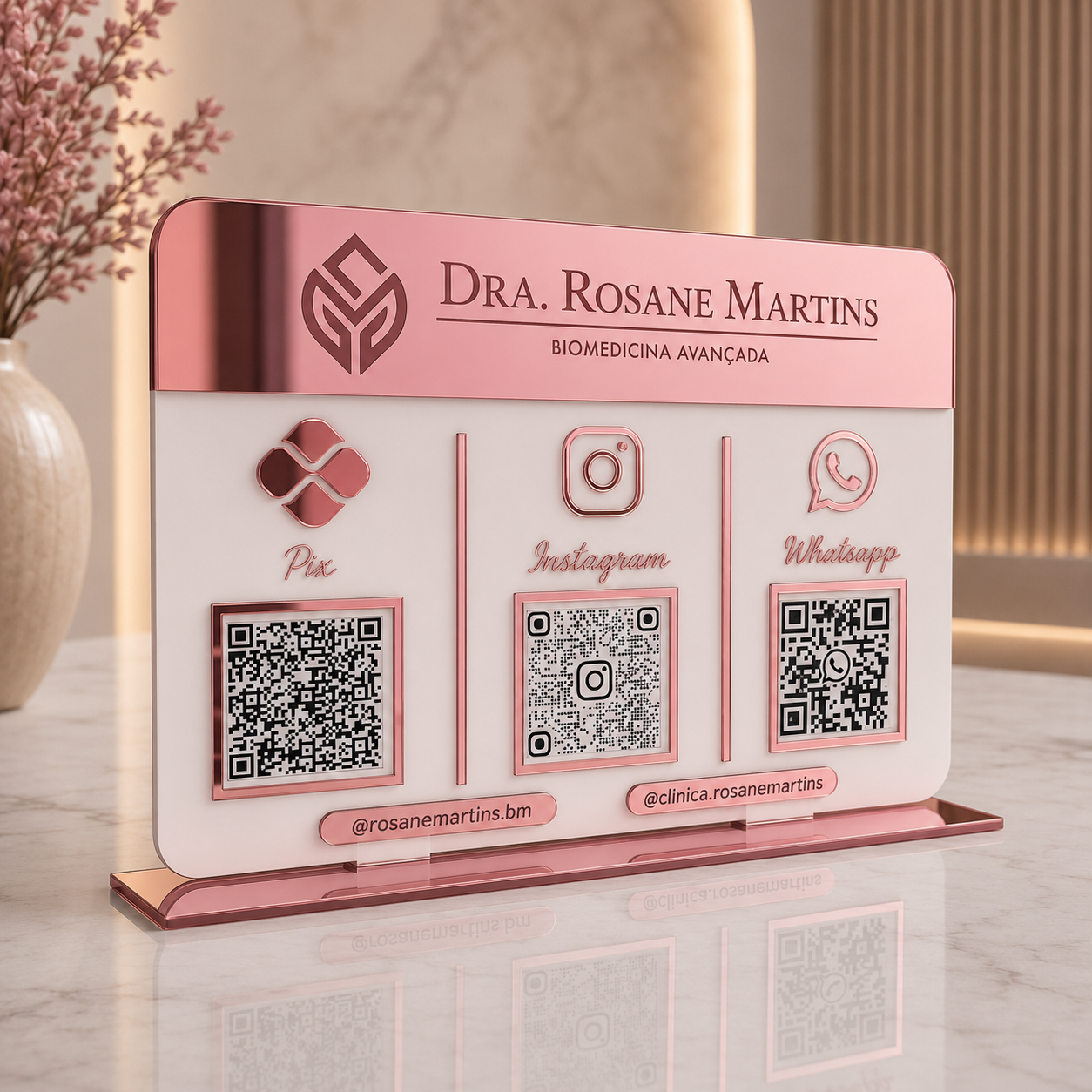 Placa Display 3 QR Code em acrílico gravação personalizada com logotipo