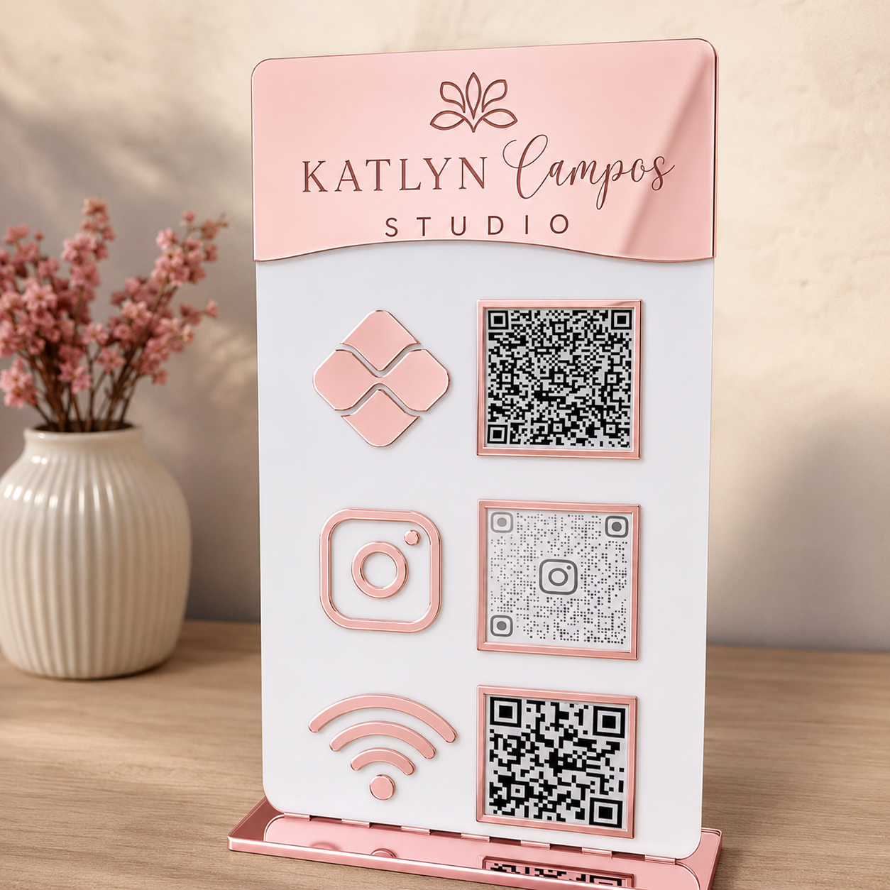 Placa Display 3 QR Code em acrílico gravação personalizada com logotipo. Ideal para Pix, Instagram, WhatsApp, Wi-Fi, Google Avaliações e cardápios digitais